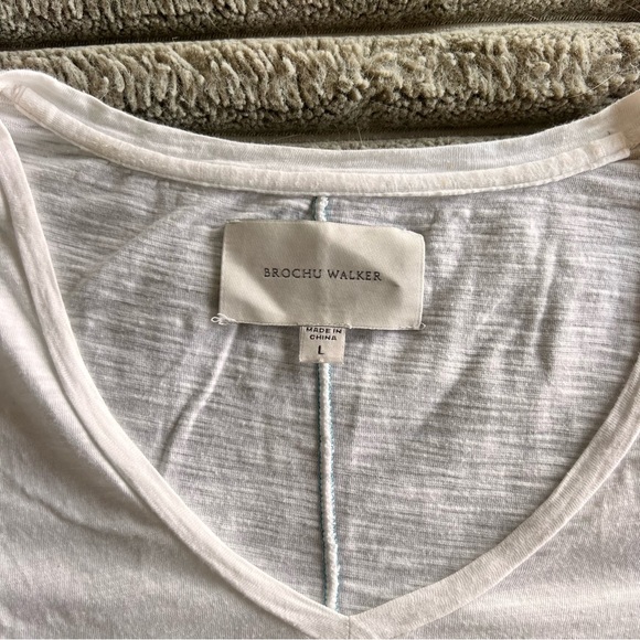 Brochu Walker Women's 100% Cotton V-Neck T-Shirt- L - Picture 3 of 7